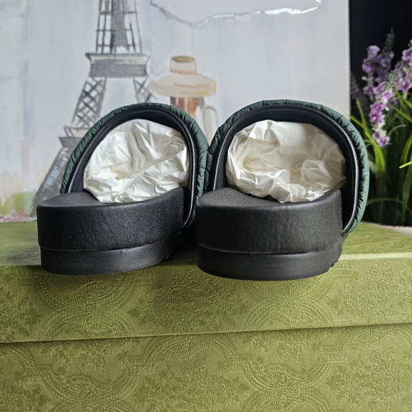 Gucci woman's  Padded Web Slide Sandals I'm size 8 and 9. Brand new in a box - Picture 9 of 13